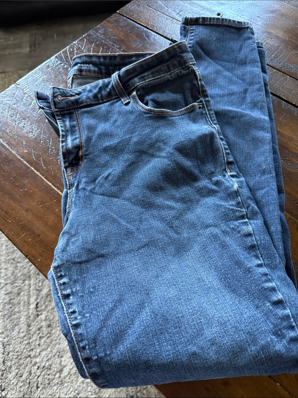 Old Navy Women's Straight Jeans in Medium Blue